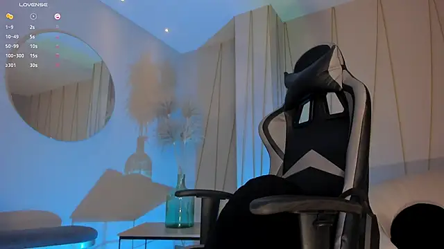 Snapshot of EllaClark chatting on 03/06/25, 12:43 EllaClark online show from 03/06/25, 12:43