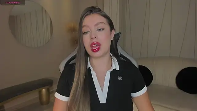 Snapshot of EllaClark chatting on 03/06/25, 06:16 EllaClark online show from 03/06/25, 06:16