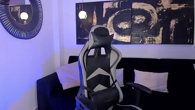 Snapshot of EllaClark chatting on 03/14/25, 06:29 EllaClark online show from 03/14/25, 06:29