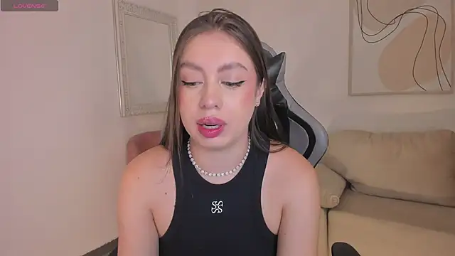 Snapshot of EllaClark chatting on 09/10/25, 05:24 EllaClark online show from 09/10/25, 05:24