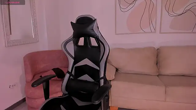 Snapshot of EllaClark chatting on 09/12/25, 06:52 EllaClark online show from 09/12/25, 06:52