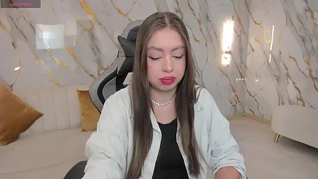 Snapshot of EllaClark chatting on 09/20/25, 07:04 EllaClark online show from 09/20/25, 07:04