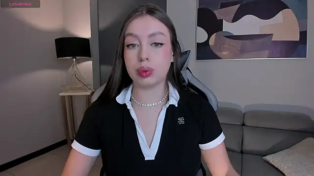 Snapshot of EllaClark chatting on 09/30/25, 06:35 EllaClark online show from 09/30/25, 06:35