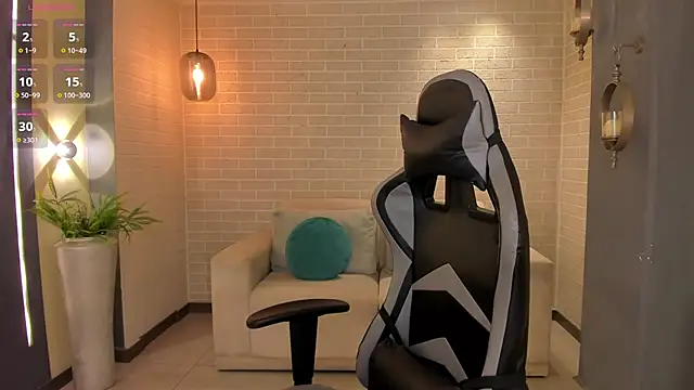 Snapshot of EllaClark chatting on 10/08/25, 06:16 EllaClark online show from 10/08/25, 06:16