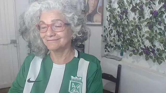 FunnyGrandma online show from 11/14/25, 01:26