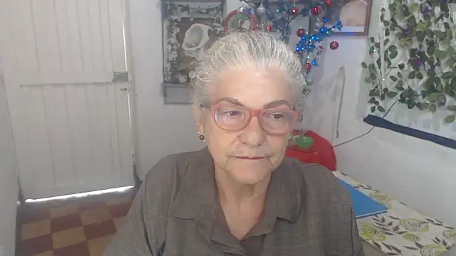 FunnyGrandma online show from 12/17/25, 08:37