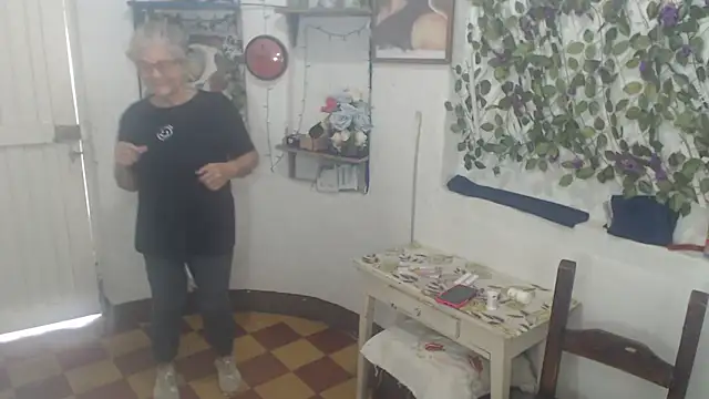 FunnyGrandma online show from 02/07/26, 04:54