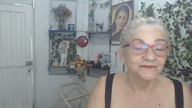 Snapshot of FunnyGrandma chatting on 03/14/26, 07:30 FunnyGrandma online show from 03/14/26, 07:30