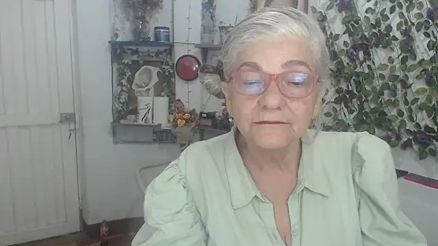 Snapshot of FunnyGrandma chatting on 03/15/26, 11:44 FunnyGrandma online show from 03/15/26, 11:44