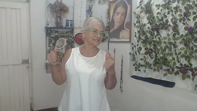 Snapshot of FunnyGrandma chatting on 03/26/26, 09:31 FunnyGrandma online show from 03/26/26, 09:31