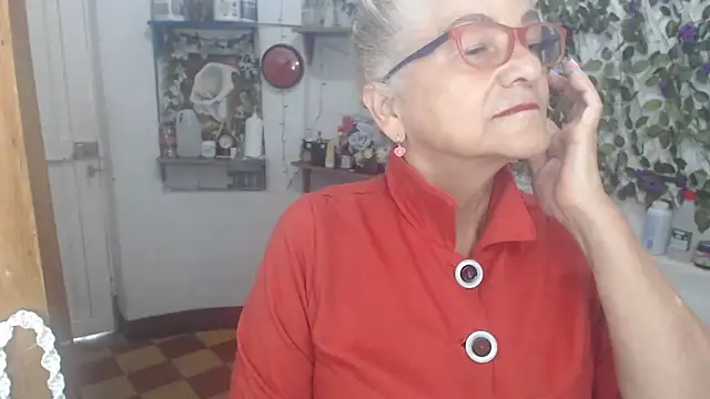 Snapshot of FunnyGrandma chatting on 04/13/26, 10:37 FunnyGrandma online show from 04/13/26, 10:37