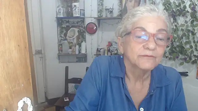 Snapshot of FunnyGrandma chatting on 04/30/26, 01:01 FunnyGrandma online show from 04/30/26, 01:01
