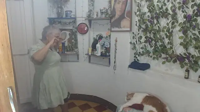 FunnyGrandma online show from 07/07/26, 01:41