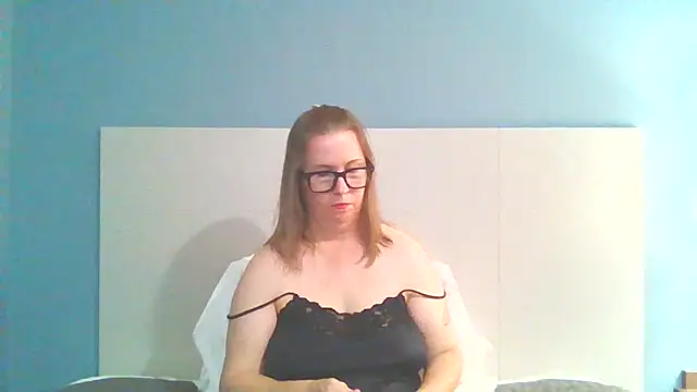 Snapshot of SweetandNaughty1 chatting on 12/13/24, 04:33 SweetandNaughty1 online show from 12/13/24, 04:33