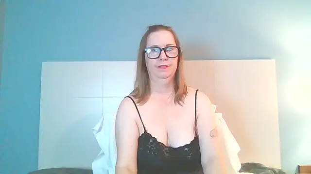 Snapshot of SweetandNaughty1 chatting on 12/27/24, 12:01 SweetandNaughty1 online show from 12/27/24, 12:01