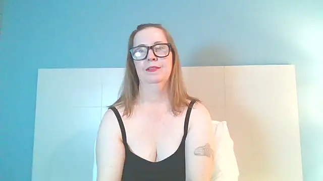 Snapshot of SweetandNaughty1 chatting on 01/01/25, 04:39 SweetandNaughty1 online show from 01/01/25, 04:39