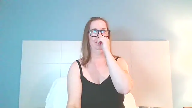 Snapshot of SweetandNaughty1 chatting on 01/10/25, 01:42 SweetandNaughty1 online show from 01/10/25, 01:42