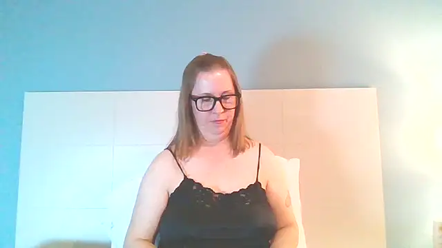 Snapshot of SweetandNaughty1 chatting on 03/17/25, 06:18 SweetandNaughty1 online show from 03/17/25, 06:18