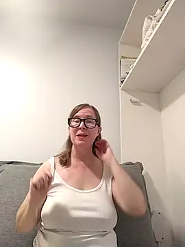 Snapshot of SweetandNaughty1 chatting on 10/27/25, 09:19 SweetandNaughty1 online show from 10/27/25, 09:19