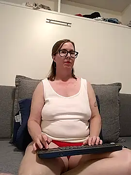 Snapshot of SweetandNaughty1 chatting on 05/06/26, 04:52 SweetandNaughty1 online show from 05/06/26, 04:52
