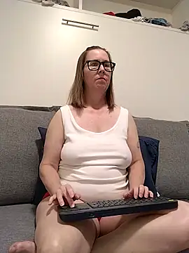 SweetandNaughty1 online show from 05/06/26, 08:03