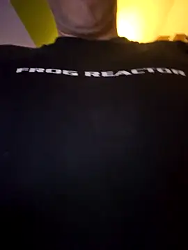 Snapshot of Guiomfeetfetish chatting on 02/20/25, 06:35 Guiomfeetfetish online show from 02/20/25, 06:35