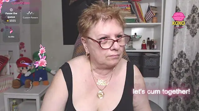 Snapshot of Mella4you chatting on 03/26/26, 10:32 Mella4you online show from 03/26/26, 10:32