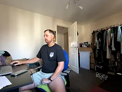 Snapshot of Kramer023 chatting on 09/24/25, 09:23 Kramer023 online show from 09/24/25, 09:23