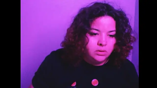 Snapshot of valentinny chatting on 09/18/25, 01:40 valentinny online show from 09/18/25, 01:40