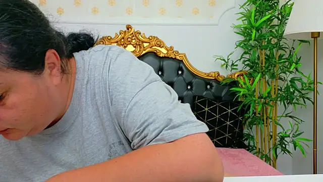 Snapshot of AleshaArabian chatting on 05/07/26, 03:23 AleshaArabian online show from 05/07/26, 03:23