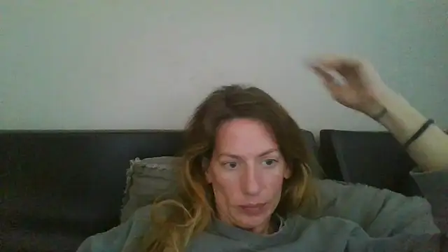 Snapshot of Rhodesxox chatting on 11/05/25, 05:57 Rhodesxox online show from 11/05/25, 05:57