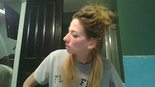 Snapshot of Rhodesxox chatting on 11/07/25, 11:10 Rhodesxox online show from 11/07/25, 11:10