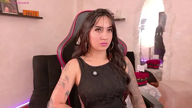 Snapshot of EmmyEvans1 chatting on 01/08/26, 07:38 EmmyEvans1 online show from 01/08/26, 07:38