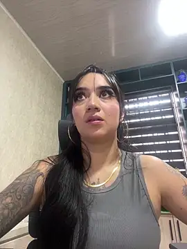 Snapshot of EmmyEvans1 chatting on 02/06/26, 09:29 EmmyEvans1 online show from 02/06/26, 09:29