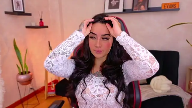 Snapshot of EmmyEvans1 chatting on 02/17/26, 07:42 EmmyEvans1 online show from 02/17/26, 07:42