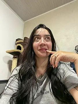 Snapshot of EmmyEvans1 chatting on 02/20/26, 08:31 EmmyEvans1 online show from 02/20/26, 08:31