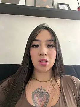 Snapshot of EmmyEvans1 chatting on 03/06/26, 07:43 EmmyEvans1 online show from 03/06/26, 07:43