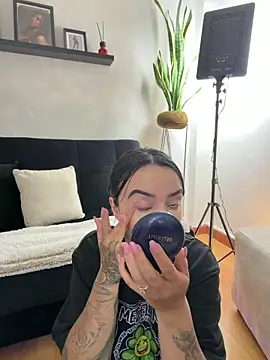 Snapshot of EmmyEvans1 chatting on 03/14/26, 03:39 EmmyEvans1 online show from 03/14/26, 03:39