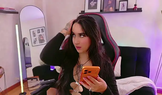 Snapshot of EmmyEvans1 chatting on 03/25/26, 07:31 EmmyEvans1 online show from 03/25/26, 07:31