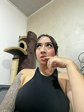 Snapshot of EmmyEvans1 chatting on 03/27/26, 07:13 EmmyEvans1 online show from 03/27/26, 07:13