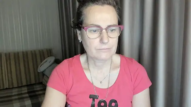 lauraoven online show from 01/11/25, 07:05