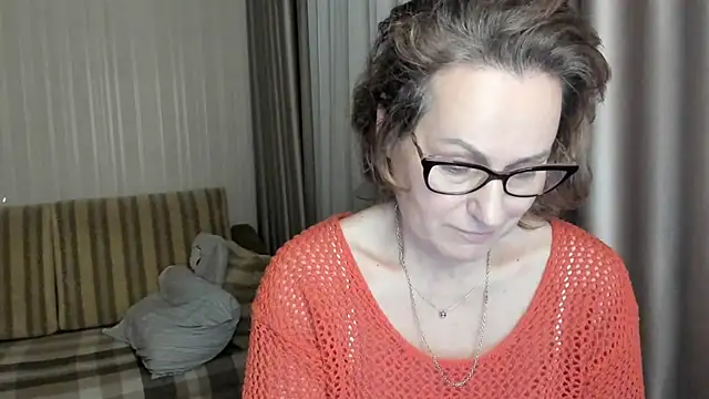 lauraoven online show from 02/01/25, 05:58