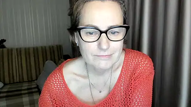 lauraoven online show from 02/09/25, 06:47