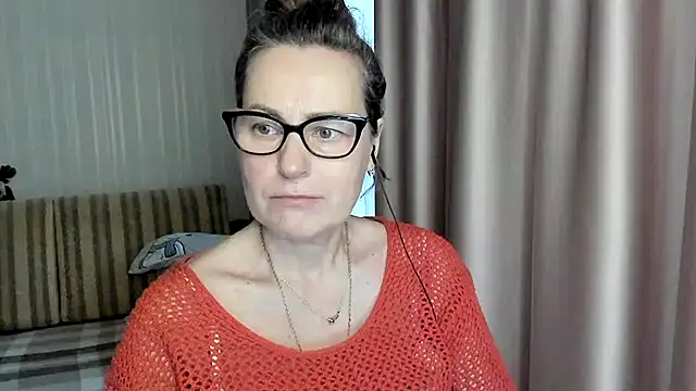 lauraoven online show from 02/10/25, 07:26