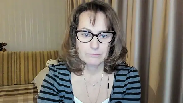 lauraoven online show from 02/19/25, 04:22