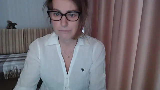 lauraoven online show from 02/25/25, 08:58