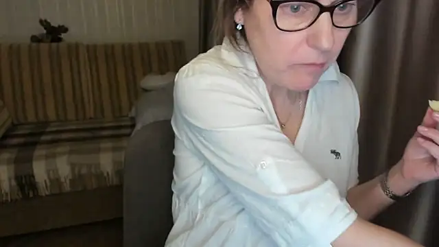 lauraoven online show from 03/04/25, 04:09