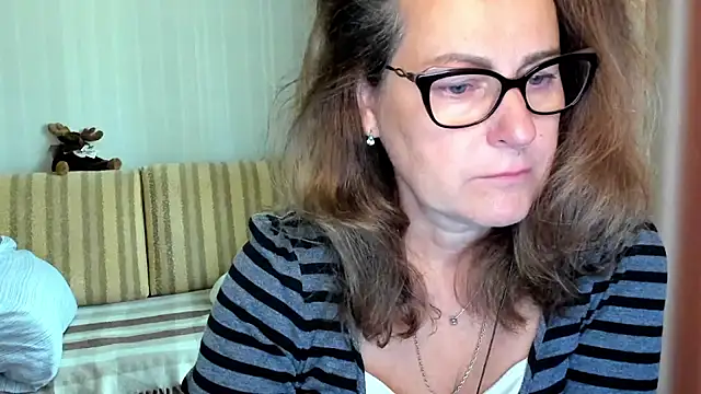 lauraoven online show from 09/30/25, 07:02