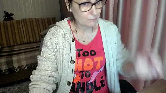 Snapshot of lauraoven chatting on 01/10/26, 08:38 lauraoven online show from 01/10/26, 08:38