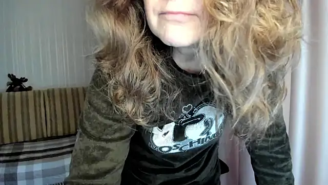 Snapshot of lauraoven chatting on 01/11/26, 09:14 lauraoven online show from 01/11/26, 09:14